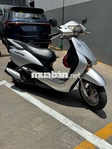 Honda Lead 110 Fi đời 2009 màu bạc, biển thành phố