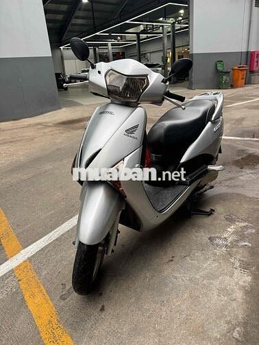 Honda Lead 110 Fi đời 2009 màu bạc, biển thành phố