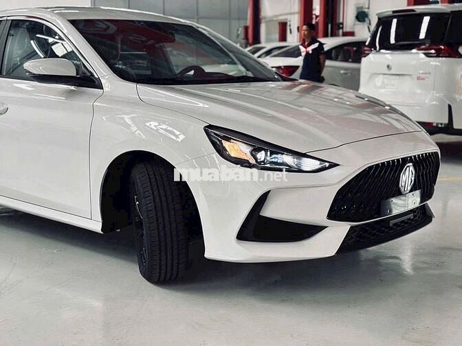 MG MG5 Tiêu chuẩn Trắng 4 chỗ