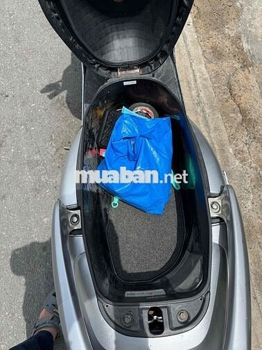Honda Lead 110 Fi đời 2009 màu bạc, biển thành phố