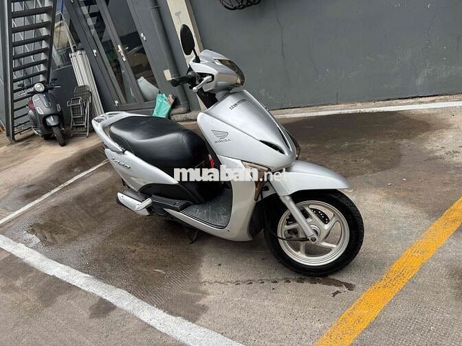 Honda Lead 110 Fi đời 2009 màu bạc, biển thành phố