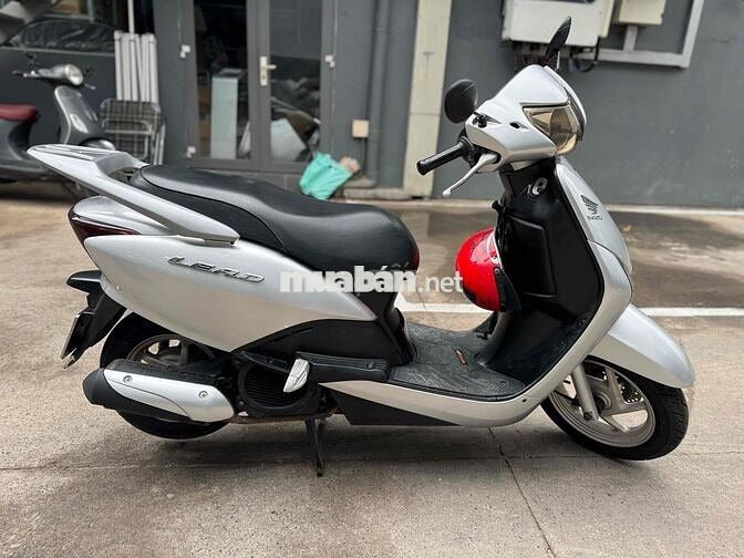 Honda Lead 110 Fi đời 2009 màu bạc, biển thành phố