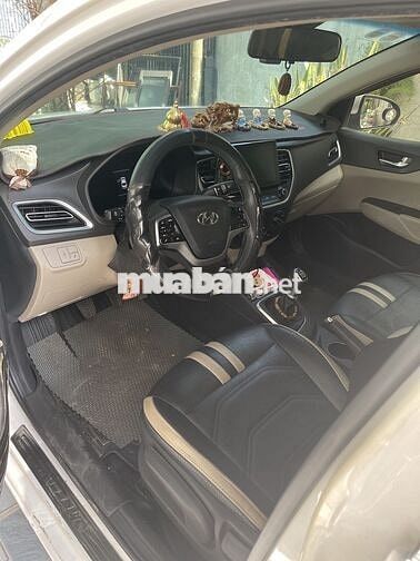 Hyundai Accent Số sàn Trắng