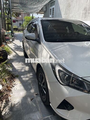 Hyundai Accent Số sàn Trắng