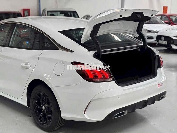MG MG5 Tiêu chuẩn Trắng 4 chỗ