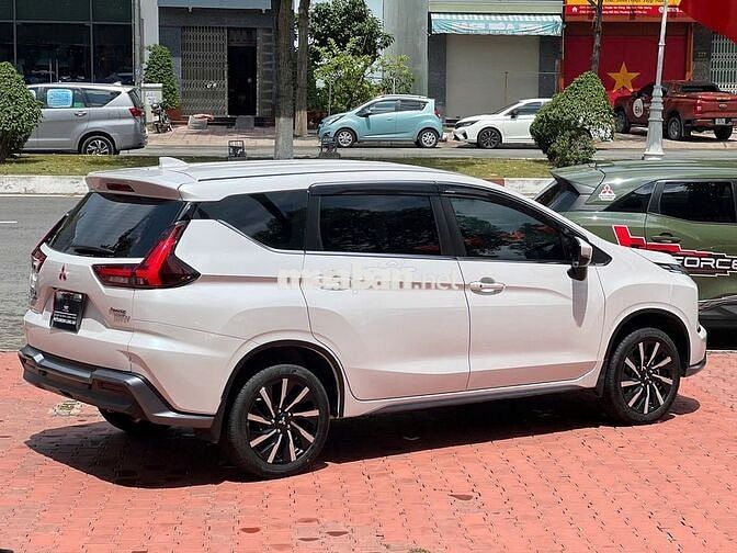 MITSUBISHI XPANDER PREMIUM 2025-7000KM