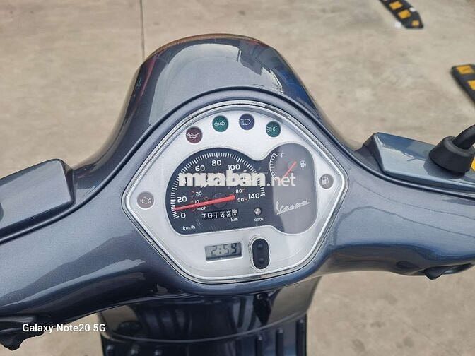 Piaggio Vespa GTS 125 Xám Zin
