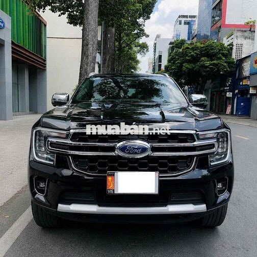 Ford Everest 2023 Titanium Đen đi lướt