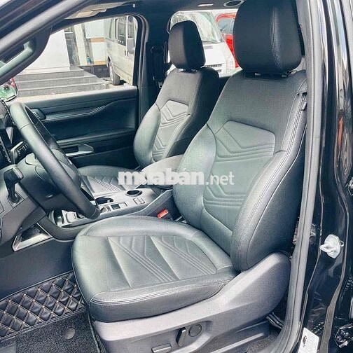 Ford Everest 2023 Titanium Đen đi lướt