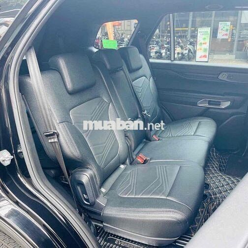 Ford Everest 2023 Titanium Đen đi lướt