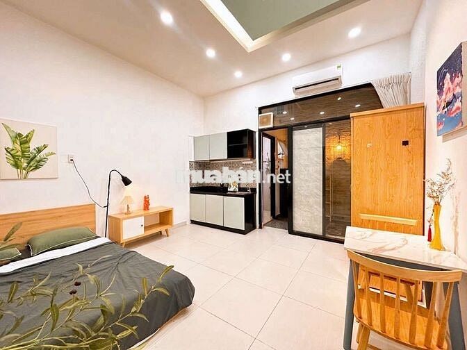 Studio+ sân+ giếng trời - đường Ký Con trung tâm quận 1 - free 1 xe