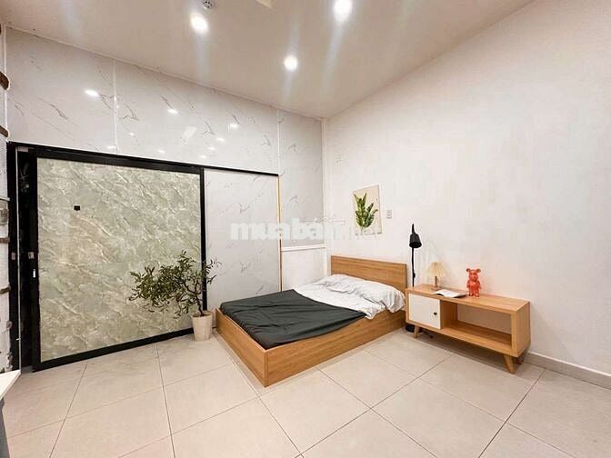 Studio+ sân+ giếng trời - đường Ký Con trung tâm quận 1 - free 1 xe