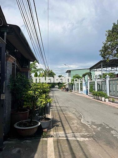 Nhà Riêng phù hợp cho sự yên tĩnh sạch sẽ Tại Thuận An