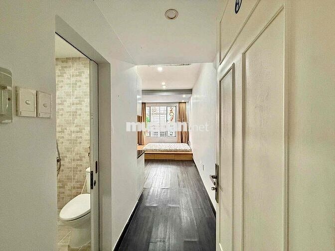 Cho Thuê Căn Hộ Cửa Sổ Lớn Full NT Rộng 30m2 Ngay Chợ Bến Thành Q1