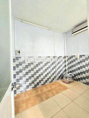 nhà kế đường xe hơi gần cầu Phú Xuân Huỳnh Tấn Phát