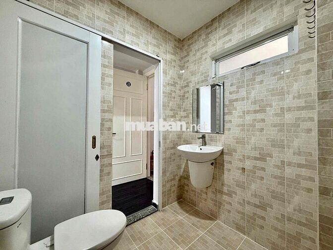 Cho Thuê Căn Hộ Cửa Sổ Lớn Full NT Rộng 30m2 Ngay Chợ Bến Thành Q1