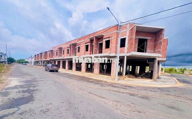 BÁN NHÀ PHỐ TM KDC NAM PHAN THIẾT