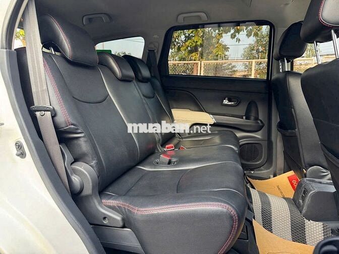 Toyota Rush Trắng 7 chỗ