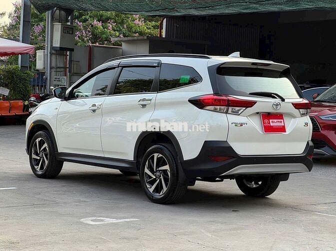 Toyota Rush Trắng 7 chỗ