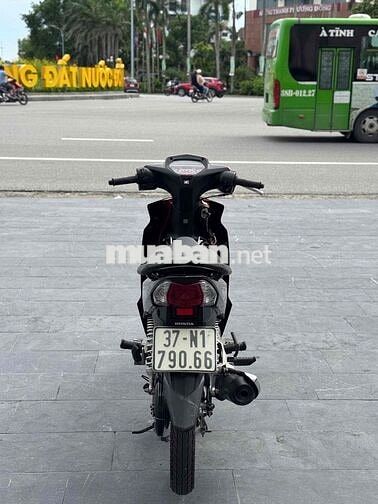 Honda Blade Đỏ đen Thể thao