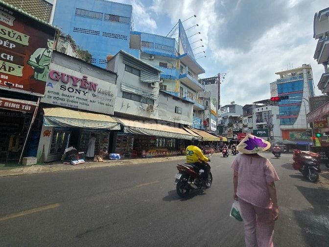Cho thuê nhà mặt tiền 182 Nguyễn Thái Bình- Giá 10Tr