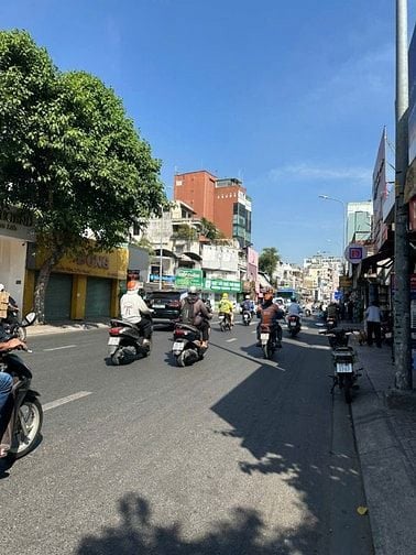 Cần Bán gấp Nhà MT 610 Nguyễn Kiệm Phường Đức Nhuận, 4,2x30, 21,5 tỷ