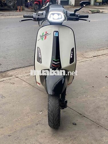 Piaggio Vespa Sprint Trắng đen. XE ĐẸP ZIN ÊM