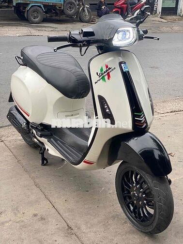Piaggio Vespa Sprint Trắng đen. XE ĐẸP ZIN ÊM