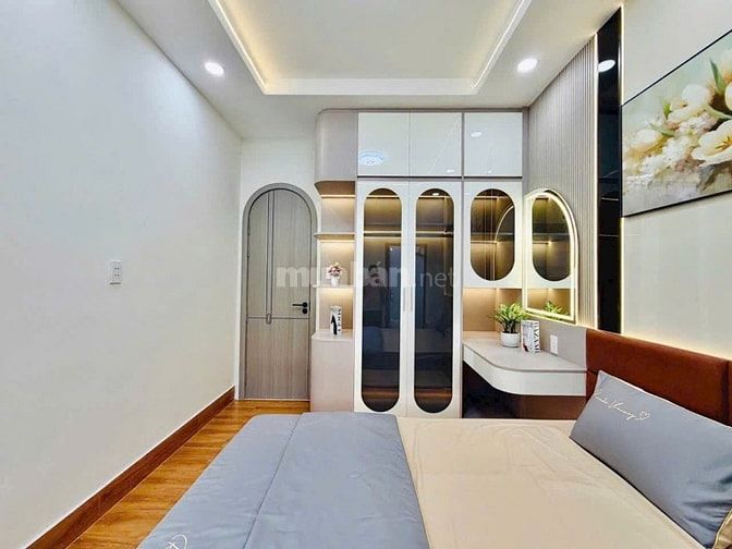 BÁN NHÀ: 2 lầu, Đường HOÀNG BẬT ĐẠT, phường Tân Sơn, 38m2
