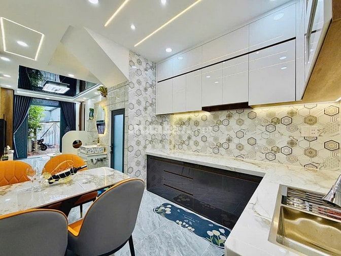 BÁN NHÀ: 2 lầu, Đường HOÀNG BẬT ĐẠT, phường Tân Sơn, 38m2