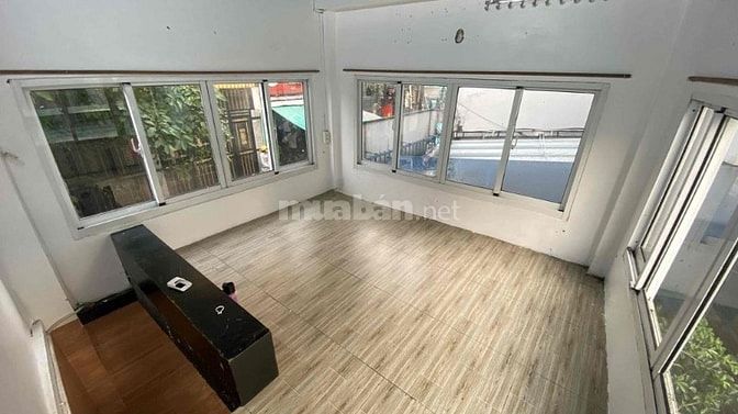 Mặt bằng riêng biệt như nhà nguyên căn, hẻm 451 Tô Hiến Thành 6tr.