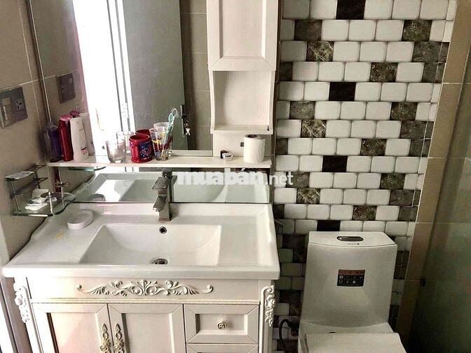 CHO THUÊ CĂN HỘ CHUNG CƯ 3PN 3WC NGAY D2