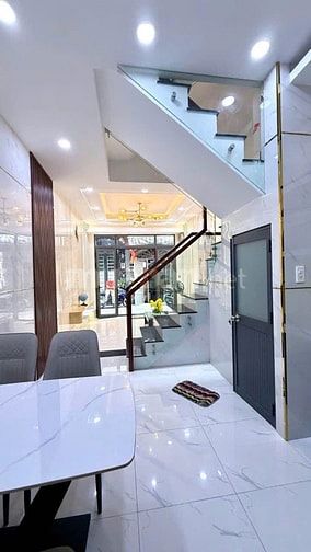 BÁN NHÀ: 2 lầu, Đường HOÀNG BẬT ĐẠT, phường Tân Sơn, 38m2