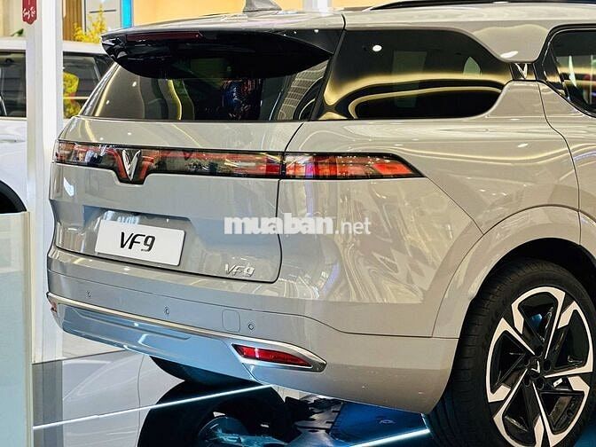 Xe điện VinFast VF9 Xám