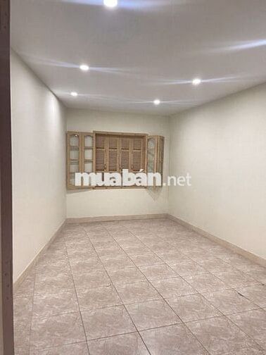 Chính chủ cho thuê nhà mặt phố Văn Miếu. 130 m2 x 3 tầng. MT 6m