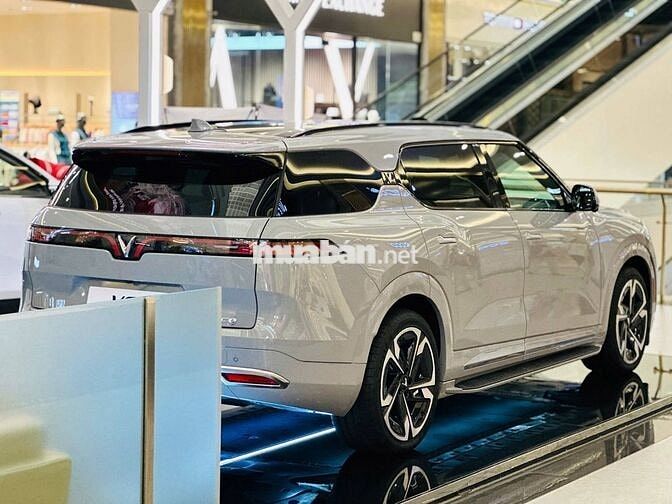 Xe điện VinFast VF9 Xám