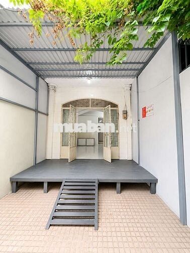 Nhà cho thuê có sân, tiện KD ăn uống
