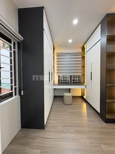 Nhà Lô góc đầu phố 139 Tam Trinh-Cầu Mai Động. MB40m2*5T Thang Máy. 