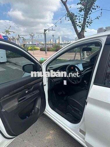 Suzuki Ertiga Hybrid 2024 10000 km Trắng