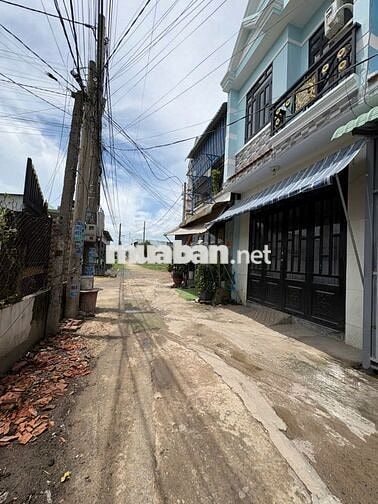 NHÀ 2 MẶT TIỀN SỔ RIÊNG KHU VỰC CẦU LỚN HÓC MÔN CẦN BÁN GẤP