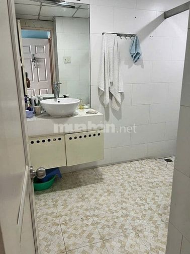 Bàu Cát 2  căn hộ 3 phòng ngủ,có nội thất giá 12tr