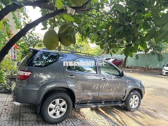 Toyota Fortuner 2010 Xám