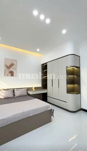 Nhà mới xây 1 trệt 2 lầu TDM giá 2.5 tỷ, Đường 6m, sân 5m + vườn 10m