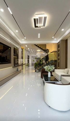 Nhà mới xây 1 trệt 2 lầu TDM giá 2.5 tỷ, Đường 6m, sân 5m + vườn 10m
