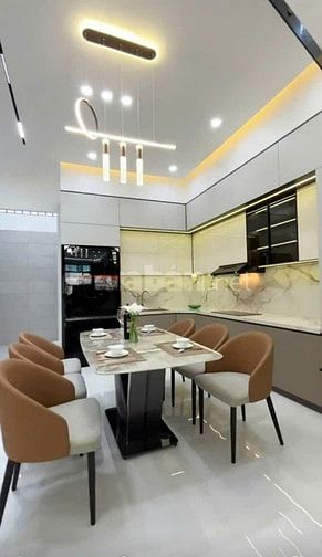 Nhà mới xây 1 trệt 2 lầu TDM giá 2.5 tỷ, Đường 6m, sân 5m + vườn 10m