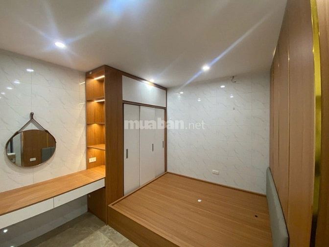Bán nhà tập thể tầng 1 phố 8-3- Bạch Mai- Hà Nội
