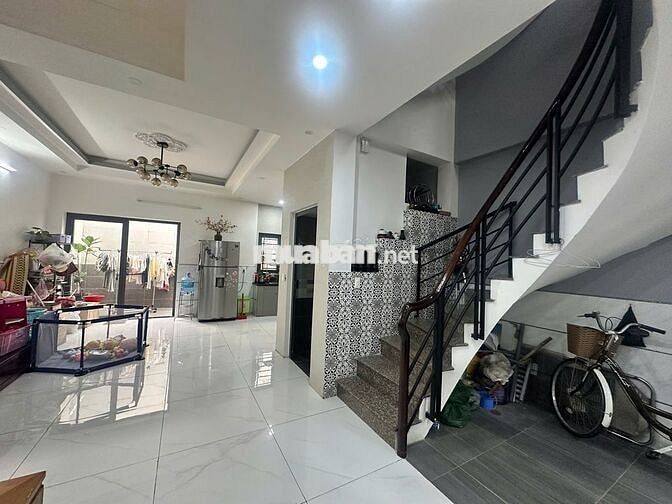 Nhà 6x18m, 4 tầng, KDC Him Lam, P.7, Q.8