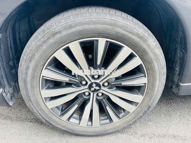 Outlander premium 2022 xám-38500km