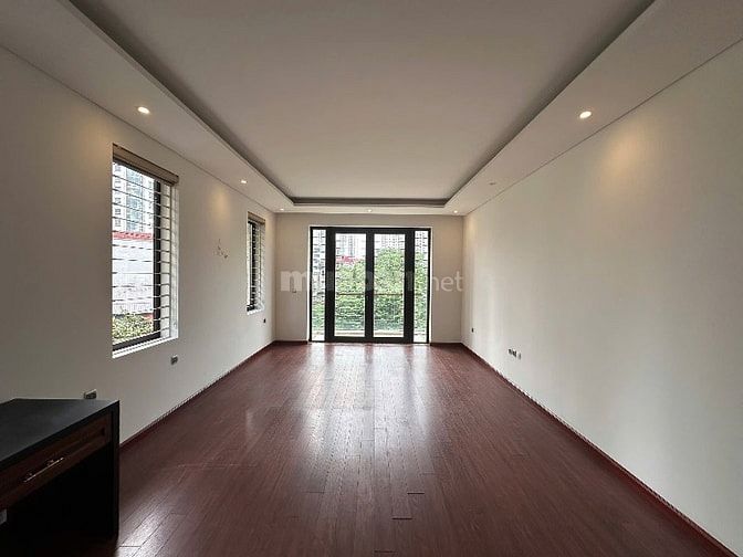 Chính chủ cho thuê biệt thự 5 tầng,thang máy tại Hoàng Quốc Việt,CG