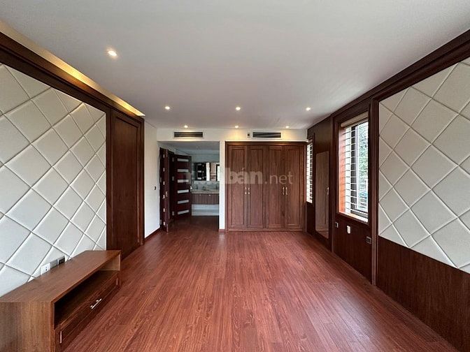 Chính chủ cho thuê biệt thự 5 tầng,thang máy tại Hoàng Quốc Việt,CG